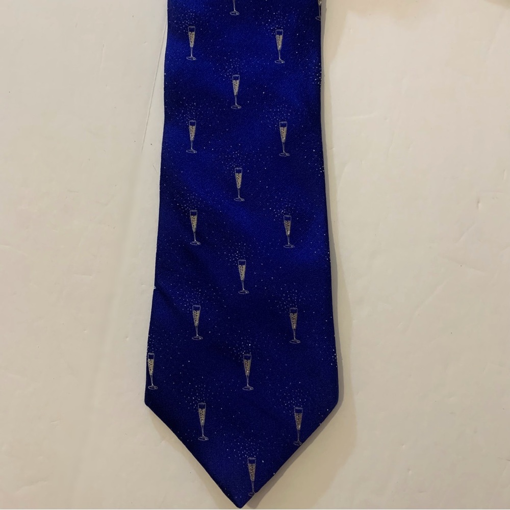 City of London Champagne Glass Tie